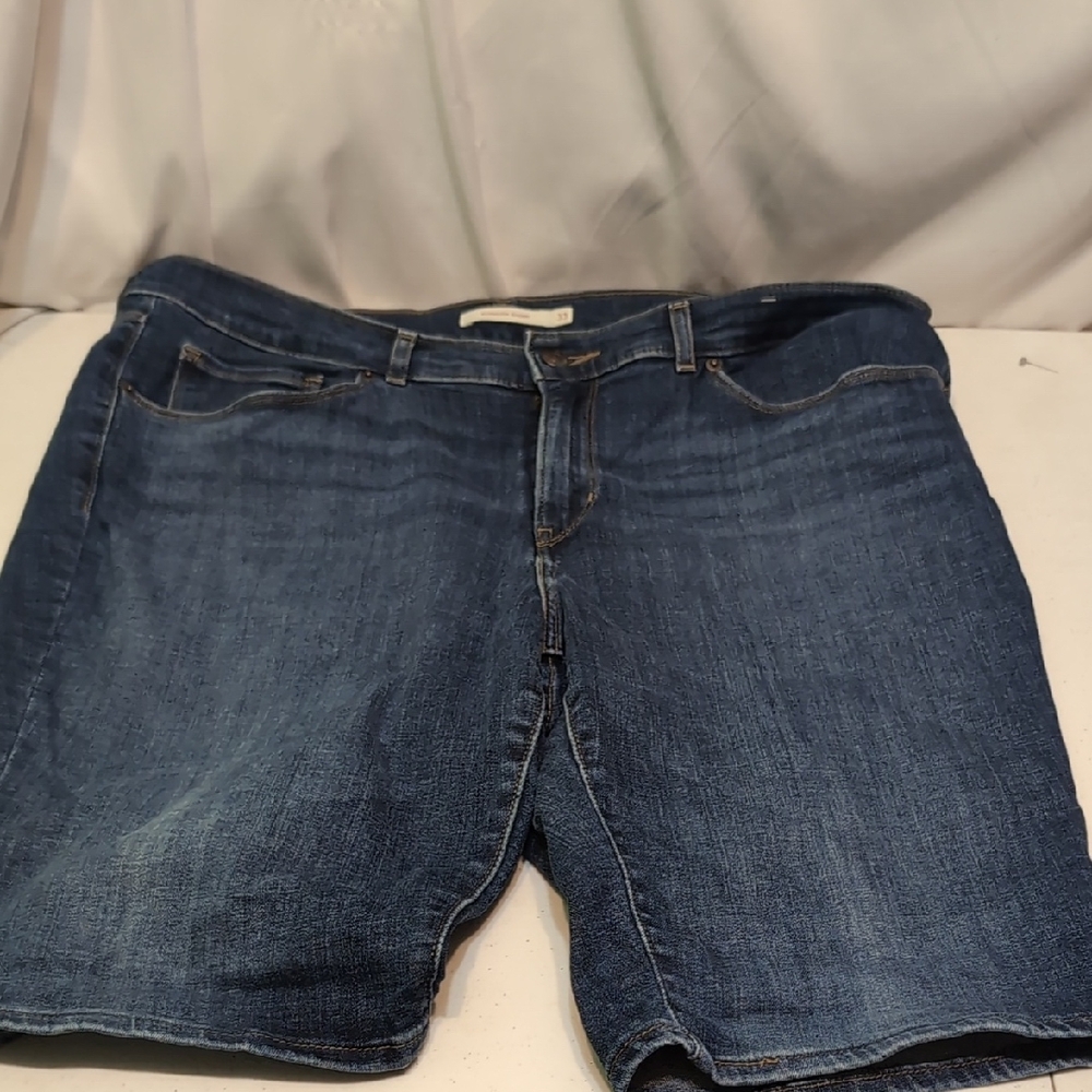 Women's Plus Size Levi Denim Burmuda Shorts Size 33W